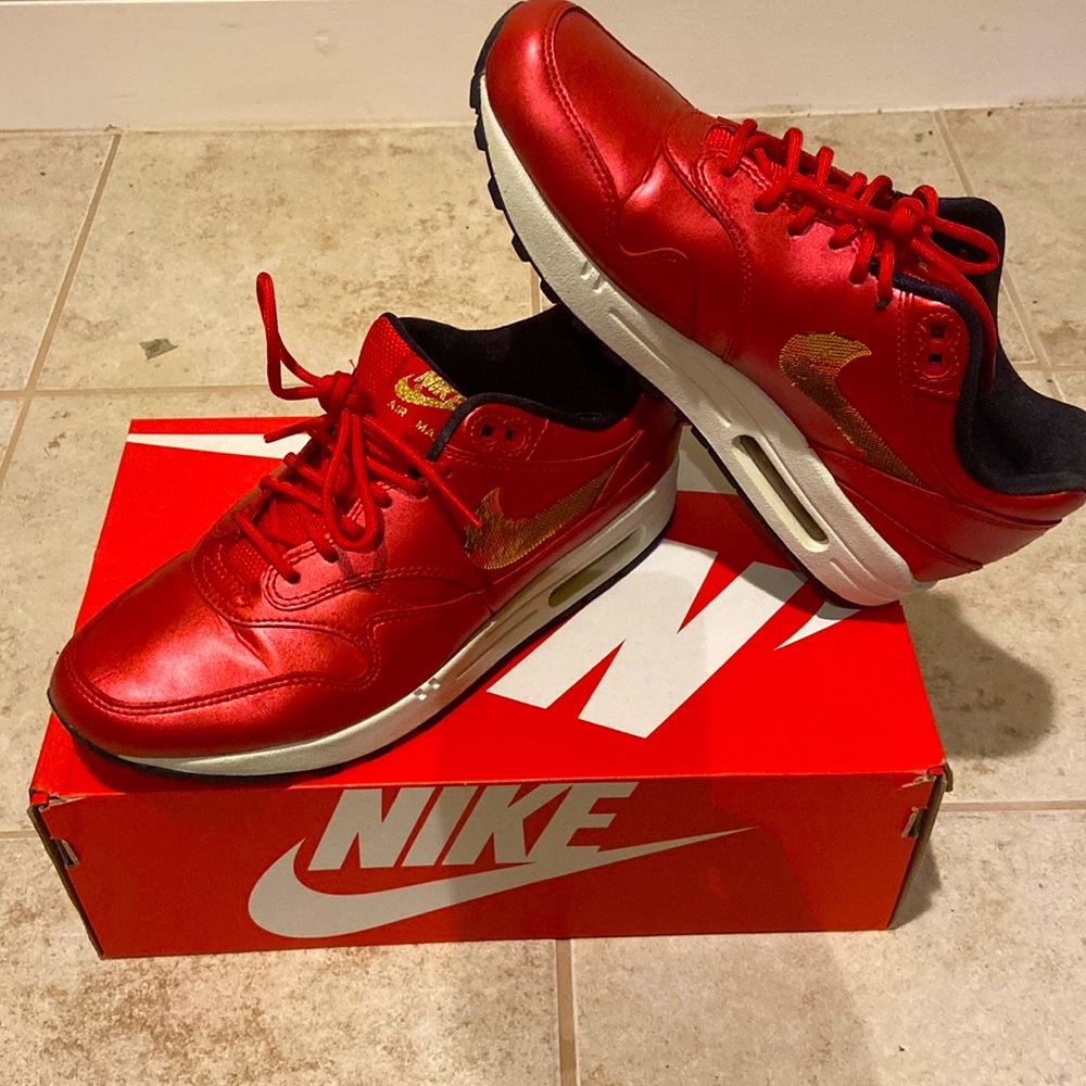 Women Nike Air Max 1 Sneakers • Red •size 9